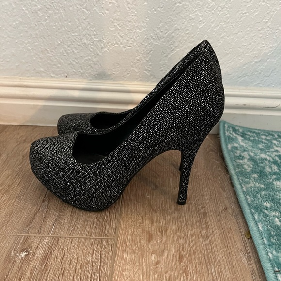 Sparkly Pumps size 8, worn once - Picture 1 of 5